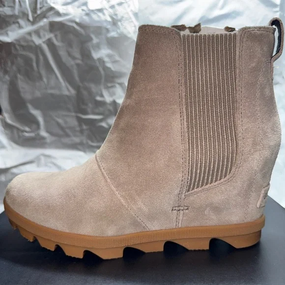 Sorel Women's Beige Winter Boots - Picture 4 of 9